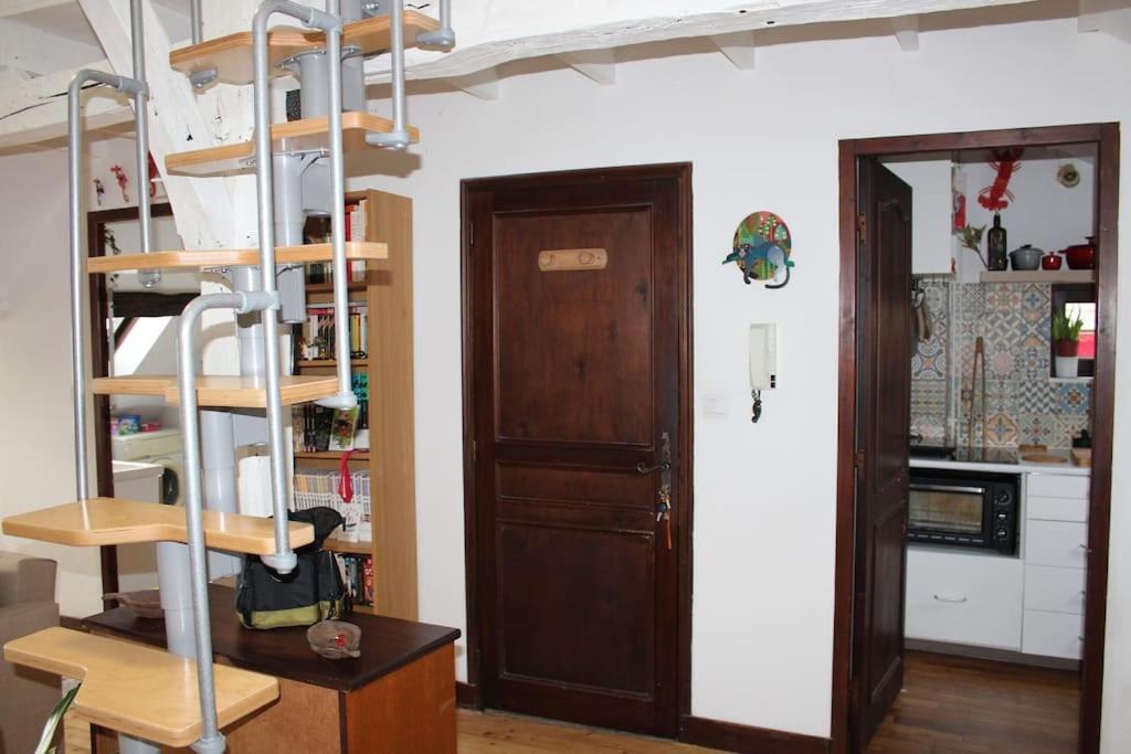 Charmant Appartement Vieux Tours Exterior photo