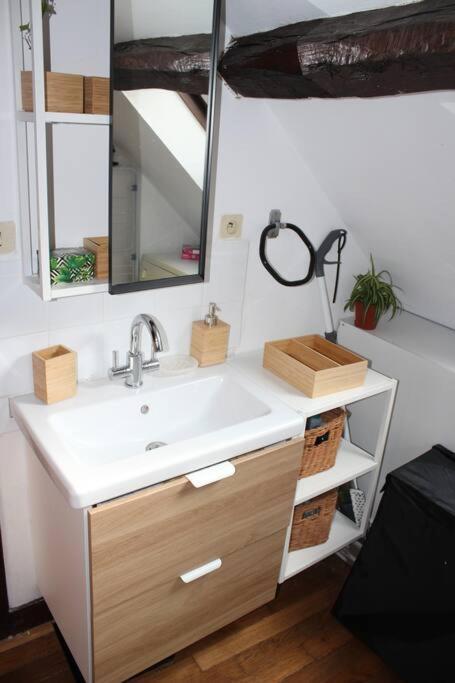 Charmant Appartement Vieux Tours Exterior photo