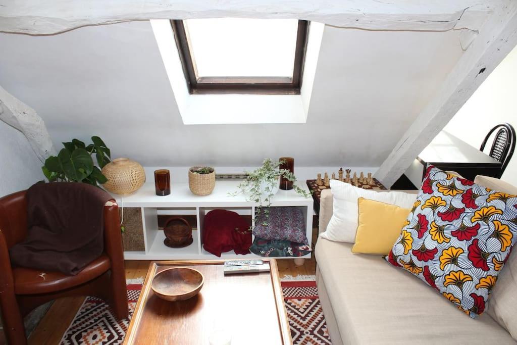 Charmant Appartement Vieux Tours Exterior photo