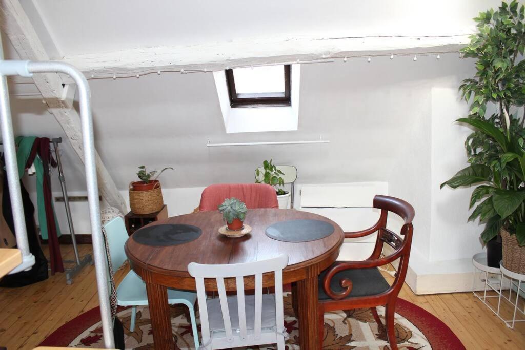 Charmant Appartement Vieux Tours Exterior photo